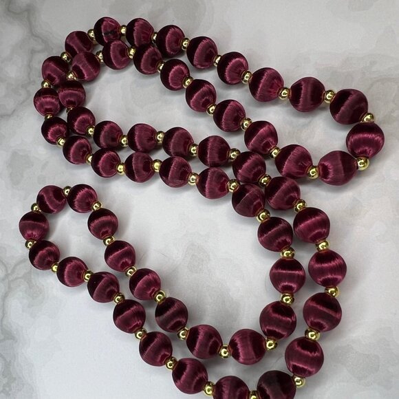 Ruby Red Silk Thread Wrapped Bead Gold Tone Vintage MCM Estate Necklace - Picture 10 of 10